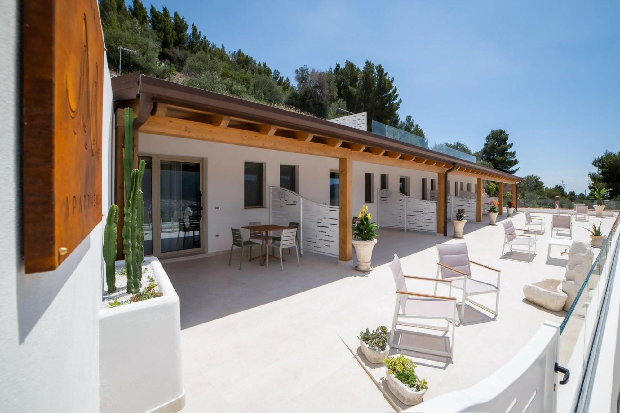 Aura Apartments Mattinata Exterior photo