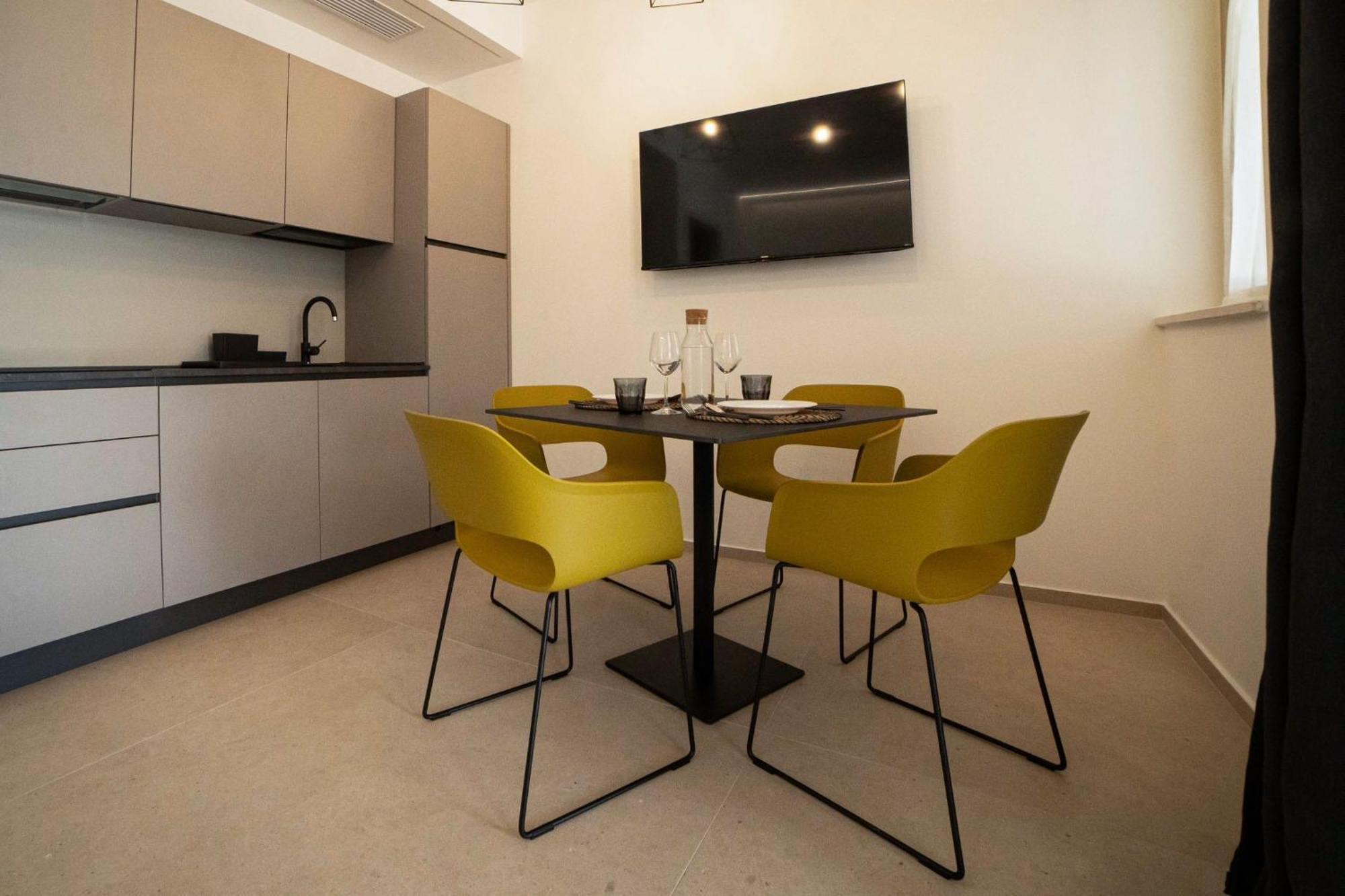 Aura Apartments Mattinata Exterior photo