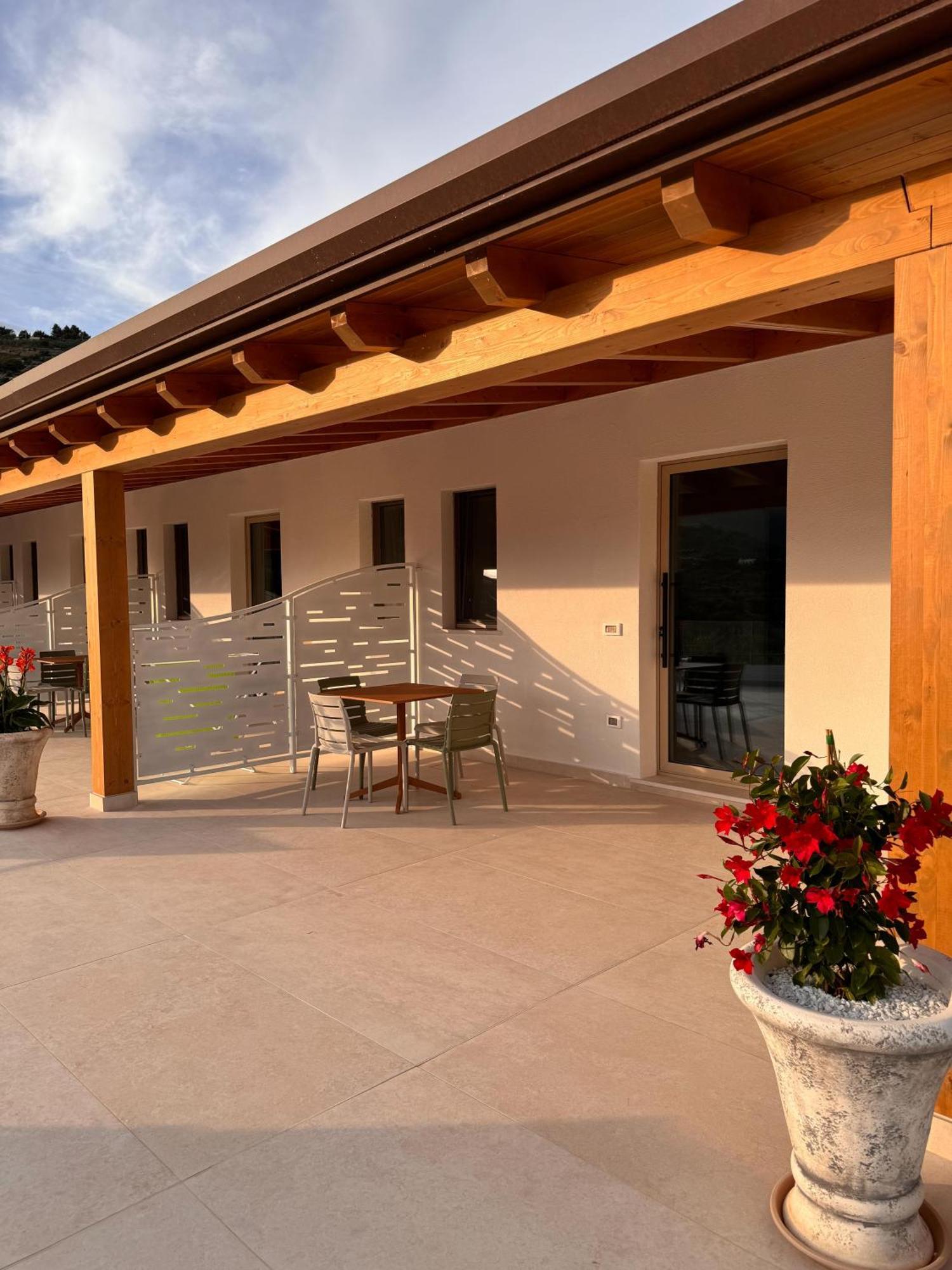Aura Apartments Mattinata Exterior photo